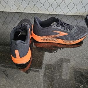 Brooks Hyperion Tempo Black/Flame/Grey